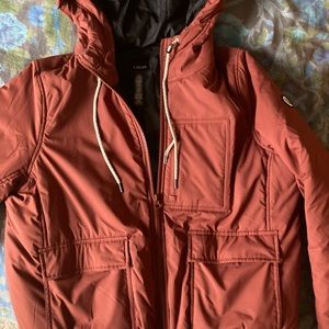 Vuori Tahoe Insulated Jacket in red clay